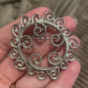 Sarah Coventry vintage brooch silver toned metal pin